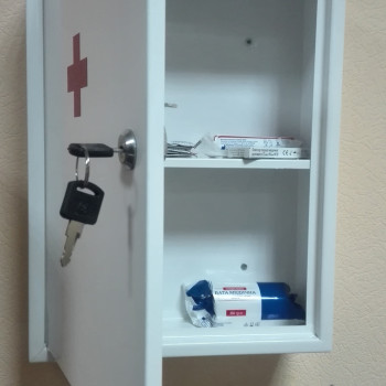 Аптечка металева АП-01 (300×390×123 мм)