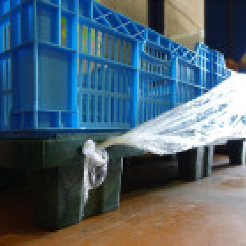 Пластикова палета E800 на ніжках 1200х800 мм