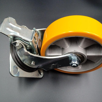 Колесо 160 мм, навантаження 600 кг, алюміній/поліуретан з поворотним посиленим кронштейном  і гальмом