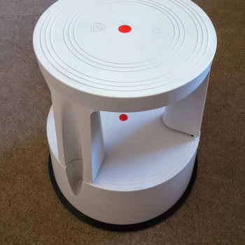 Підставка для викладки товарів на колесах, світла